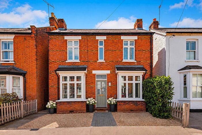 4 Bedroom Detached House For Sale In Queens Road, Egham, TW20