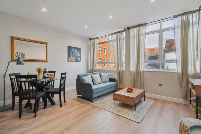 1 Bedroom Flat To Rent In Lurke Street, Bedford, Bedfordshire, MK40