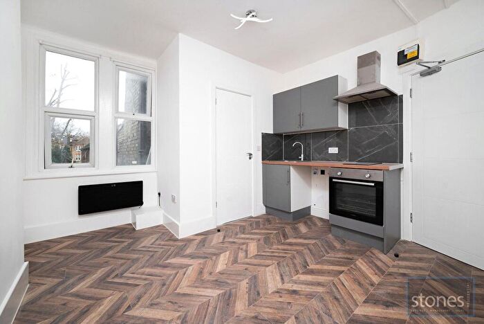 Apartment To Rent In Glenloch Road, London, NW3