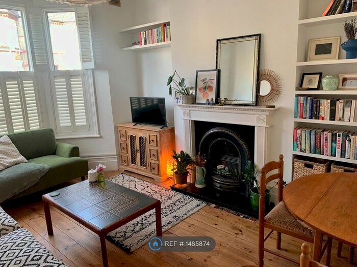 2 Bedroom Maisonette To Rent In London, London, SW2