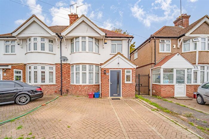 3 Bedroom Semi-detached House For Sale In The Vale, Hounslow, TW5