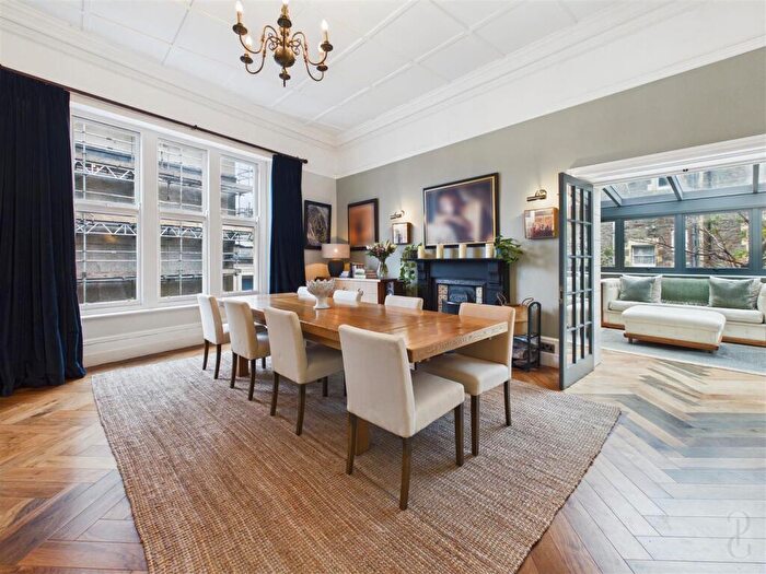 3 Bedroom Maisonette For Sale In Christchurch Road, Bristol, BS8