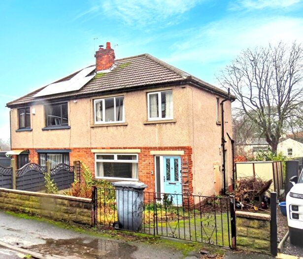 3 Bedroom Semi-Detached House For Sale In Carver Street, Cleckheaton, BD19