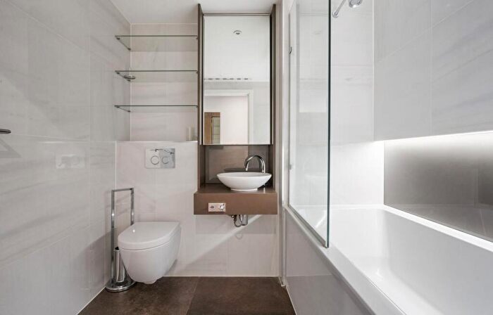 2 Bedroom Apartment To Rent In Chronicle Tower, B City Road, London, EC1V