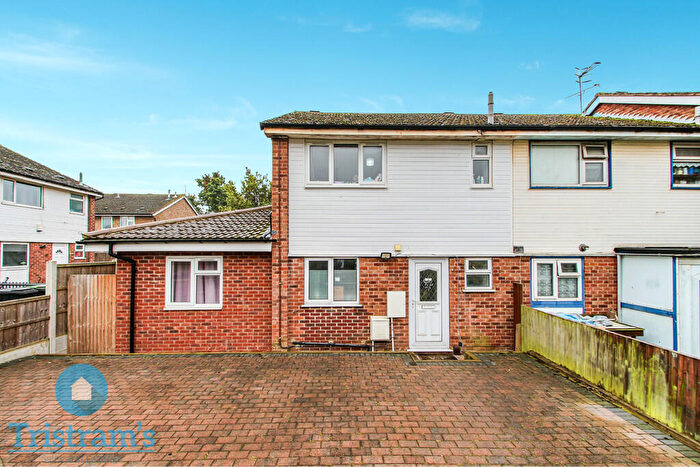 5 Bedroom Semi-Detached House To Rent In Herald Close, Beeston, NG9