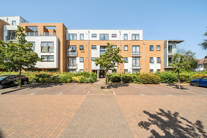 2 Bedroom Apartment For Sale In Pym Court, Cromwell Road, Cambridge, CB1