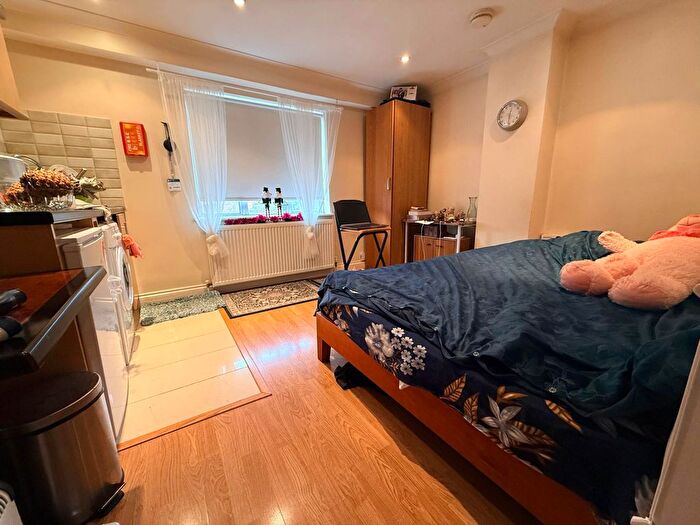 Studio To Rent In Garthland Drive, Barnet, EN5