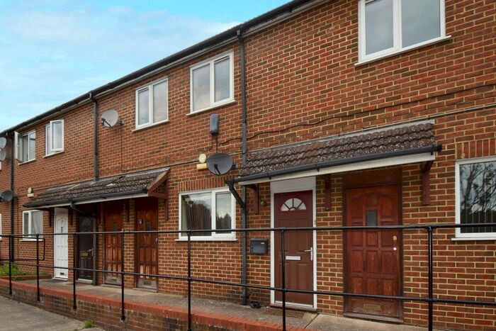 1 Bedroom Flat To Rent In St. Francis Close, Strood, Rochester, ME2