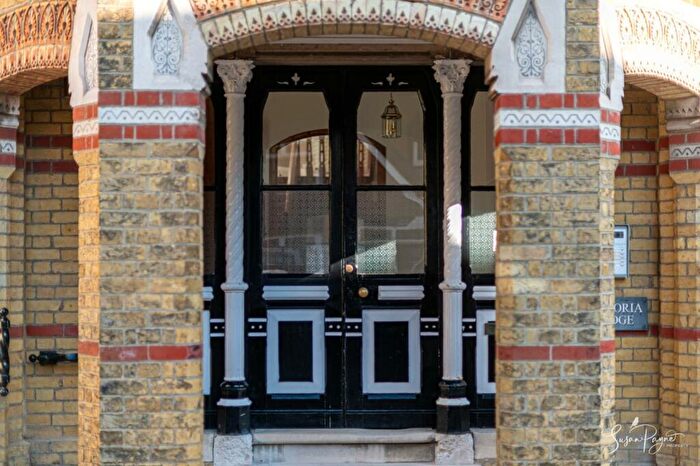 2 Bedroom Apartment For Sale In Victoria Lodge, St. Thomas Street, Ryde, PO33