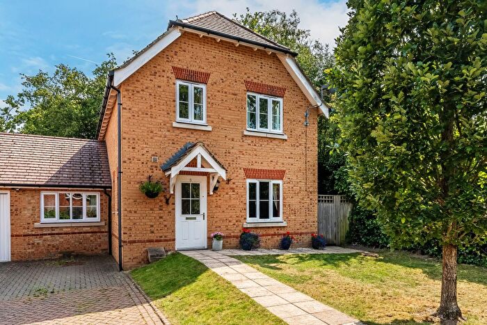 3 Bedroom Link Detached House For Sale In Hollow Trees Close, Leigh, Tonbridge, Kent, TN11