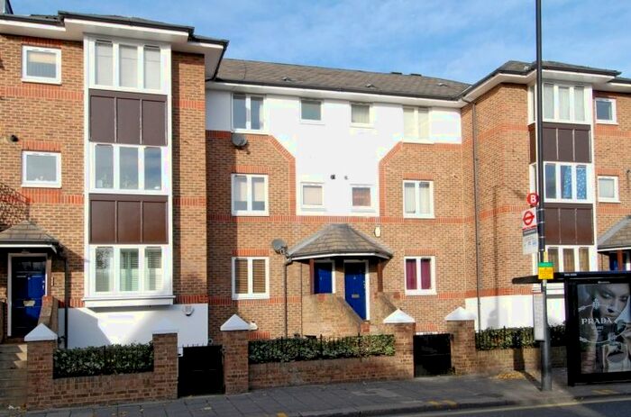 2 Bedroom Flat To Rent In Dawes Road, London, SW6