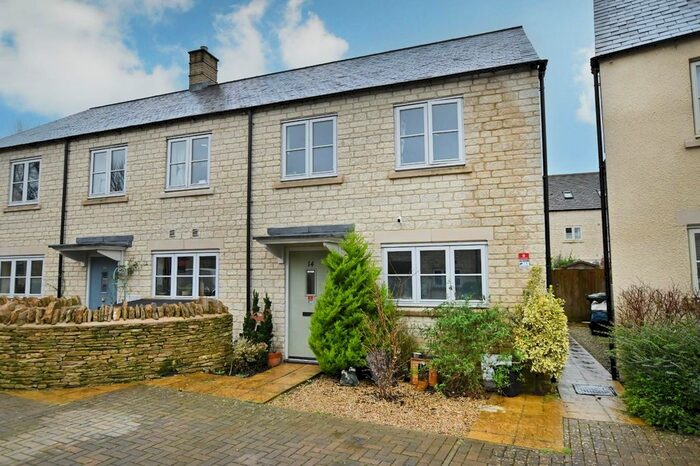 3 Bedroom End Of Terrace House For Sale In Yells Way, Fairford, GL7