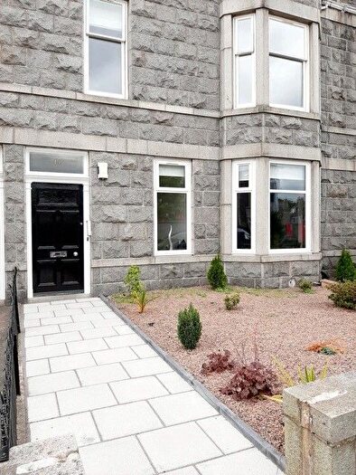 2 Bedroom Flat To Rent In Blenheim Place, Aberdeen, AB25