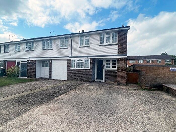 4 Bedroom Property To Rent In Robin Way, Staines, TW18