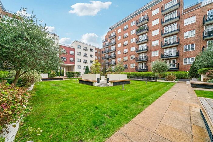 2 Bedroom Flat For Sale In Royal Quarter, Kingston Upon Thames, KT2