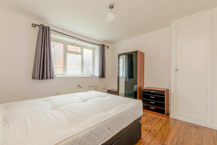 2 Bedroom Flat To Rent In Burton House, Bermondsey, London, SE16