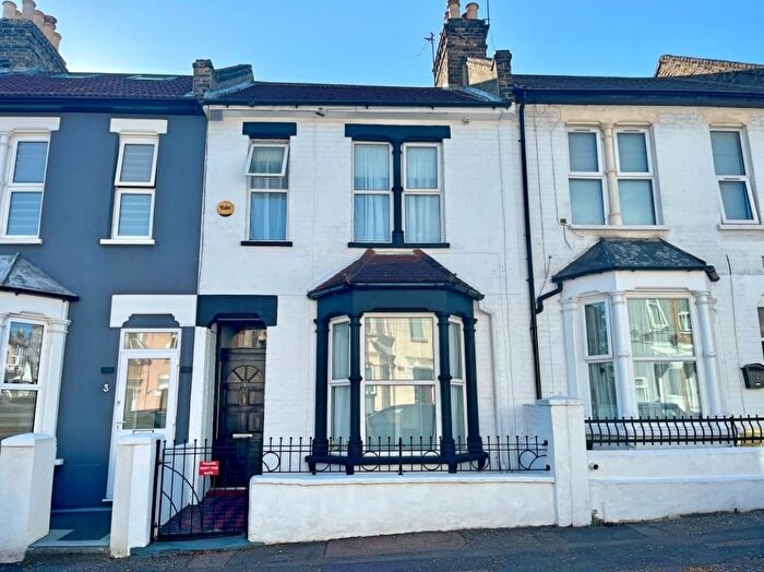 3 Bedroom Terraced House For Sale In Albert Road, Southend-On-Sea, SS1