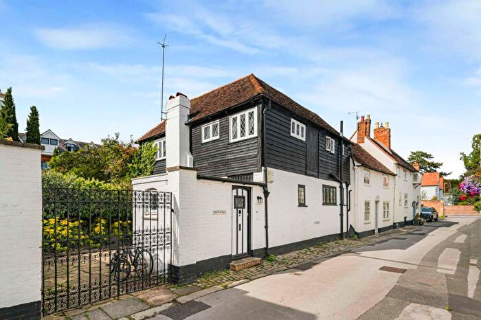 3 Bedroom Semi Detached House For Sale In Wharfe Lane, Henley-On-Thames, RG9