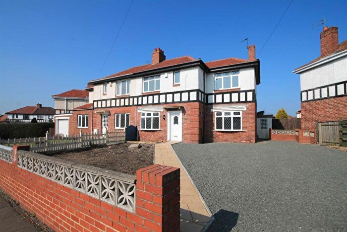 3 Bedroom Private Hall To Rent In Musgrave Gardens, Gilesgate, DH1