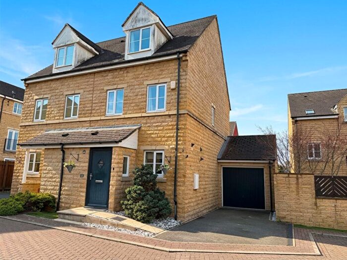 3 Bedroom Semi Detached House For Sale In Hanby Close, Fenay Bridge, HD8
