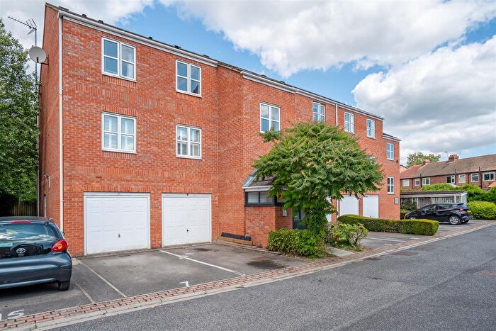 2 Bedroom Flat To Rent In Heworth Mews, Heworth, York, YO31
