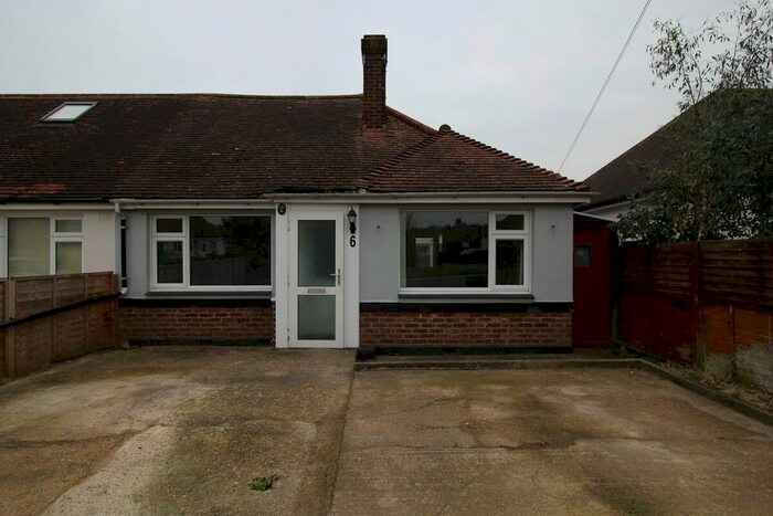 2 Bedroom Bungalow To Rent In Southern Avenue, Polegate BN26