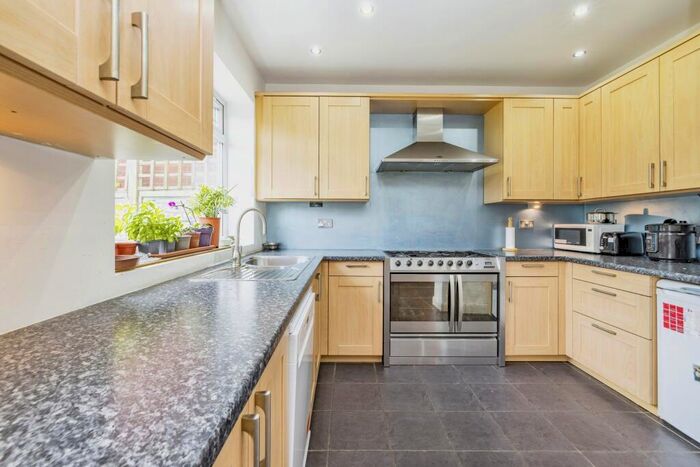 5 Bedroom Semi-Detached House For Sale In Kingshill Drive, Harrow, HA3