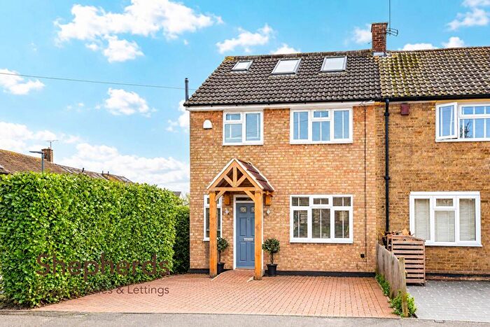 4 Bedroom End Of Terrace House For Sale In Dewhurst Road, Cheshunt, EN8