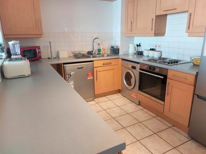 2 Bedroom Flat To Rent In Vespasian Road, Southampton, SO18