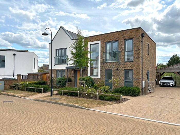 4 Bedroom Detached House To Rent In The Newmanry, Oakgrove, MK10