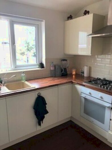 2 Bedroom Flat To Rent In High Road, Balby, Doncaster, DN4