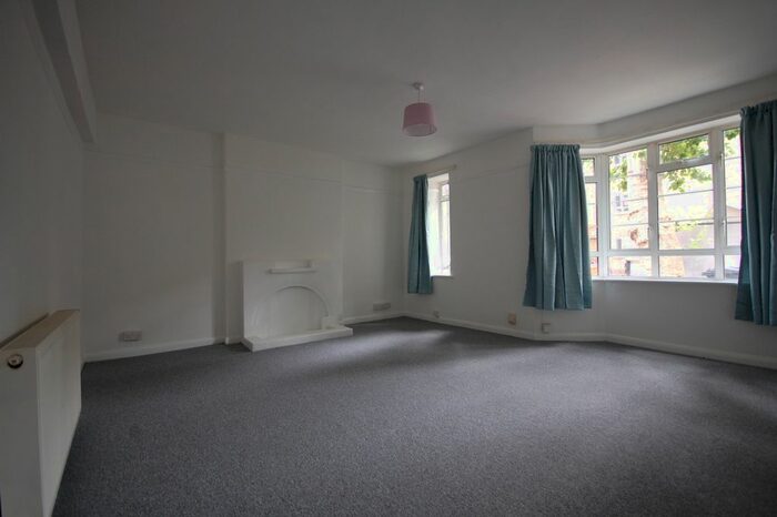 2 Bedroom Flat To Rent In Thornton Avenue, Chiswick, W4