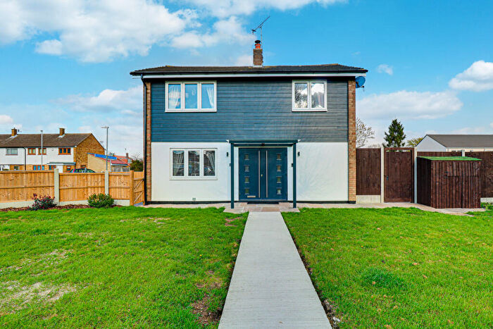 3 Bedroom End Of Terrace House To Rent In Victoria Road, Basildon, SS15