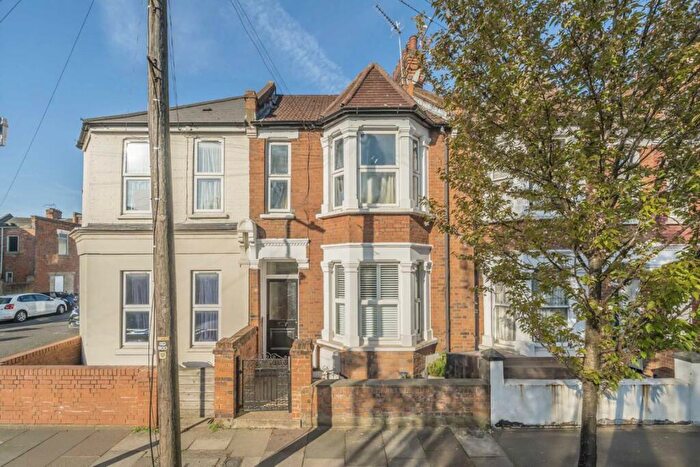 1 Bedroom Flat To Rent In Burns Road, Willesden, NW10