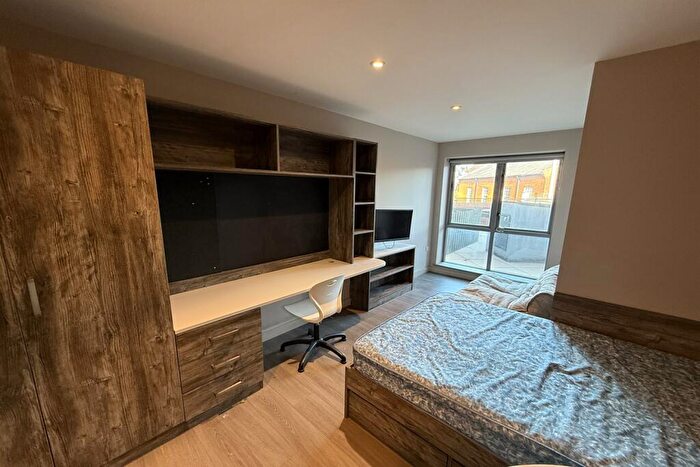 Apartment To Rent In Saxon Court, Church Street, RG1