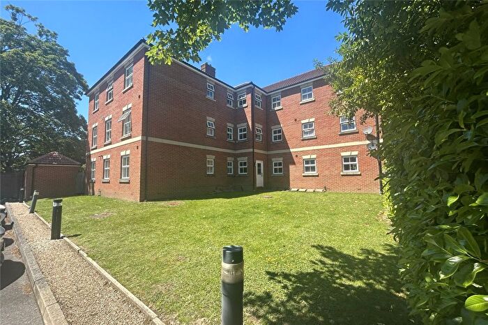 2 Bedroom Flat For Sale In Sycamore Rise, Bracknell, Berkshire, RG12