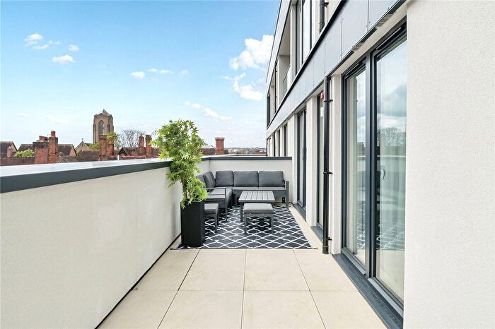 2 Bedroom Flat For Sale In Burnhill Road, Beckenham, BR3