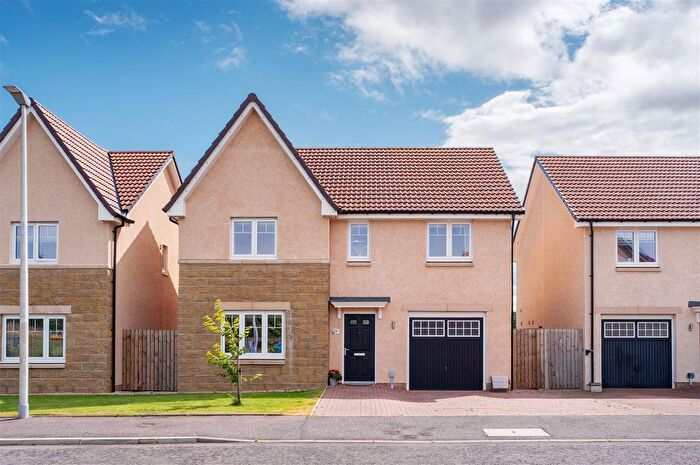 4 Bedroom Detached House For Sale In Briestonhill View, West Calder, EH55