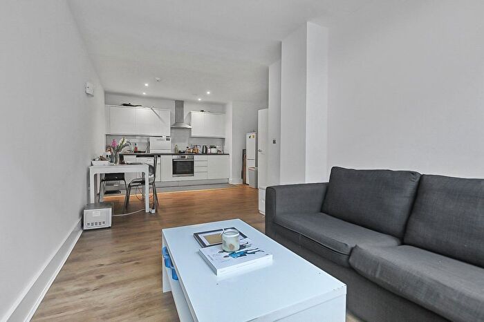 2 Bedroom Flat To Rent In Artichoke Hill, London, E1W