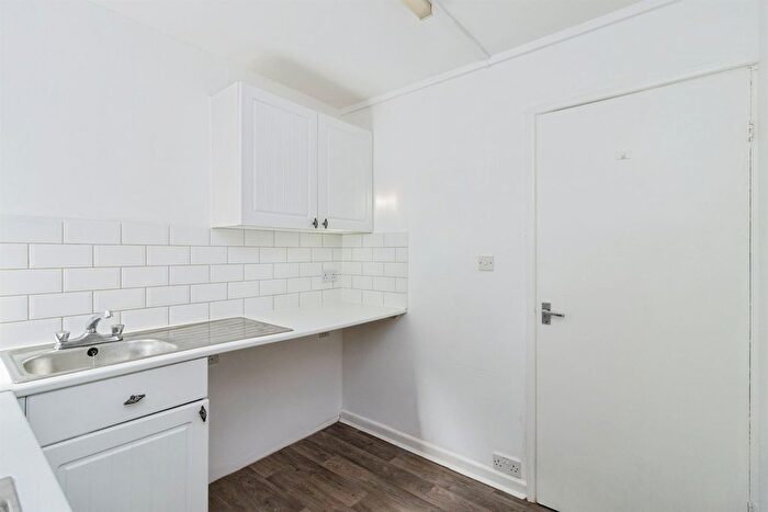 2 Bedroom Flat For Sale In Stanmore Tor, Paignton, TQ3