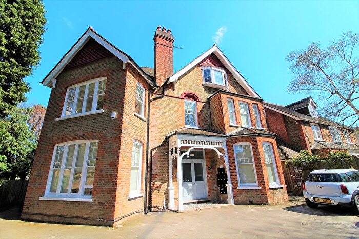 2 Bedroom Flat To Rent In Wellington Road, Bush Hill Park, Middlesex, EN1