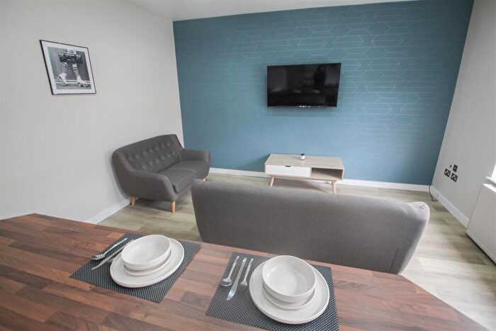 5 Bedroom Terraced House To Rent In Royal Park Mount, Hyde Park, Leeds, LS6