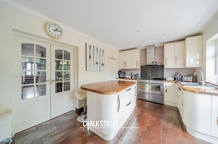 3 Bedroom Semi Detached House For Sale In Albany Road, Hornchurch, RM12