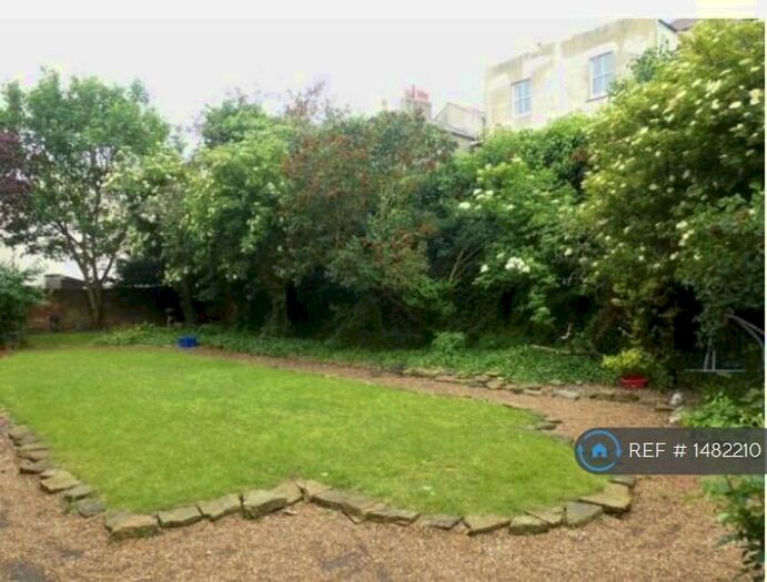 2 Bedroom Flat To Rent In Farm Road, Hove, BN3