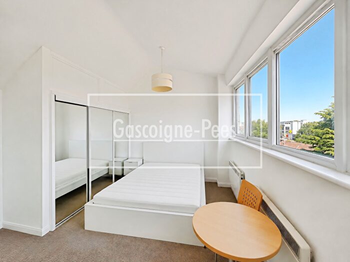 1 Bedroom Flat To Rent In Kingswood House, Slough, SL2