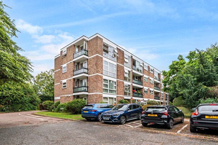 2 Bedroom Flat To Rent In Woburn, Clivedon Court, London, W13