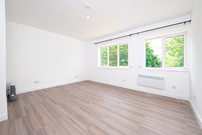 1 Bedroom Flat To Rent In Waverley Road, St. Albans, Hertfordshire, AL3