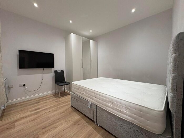 1 Bedroom Flat To Rent In Fife Road, Kingston, KT1