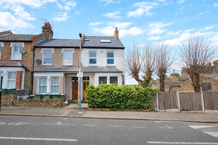 3 Bedroom Terraced House For Sale In Victoria Way, London, SE7