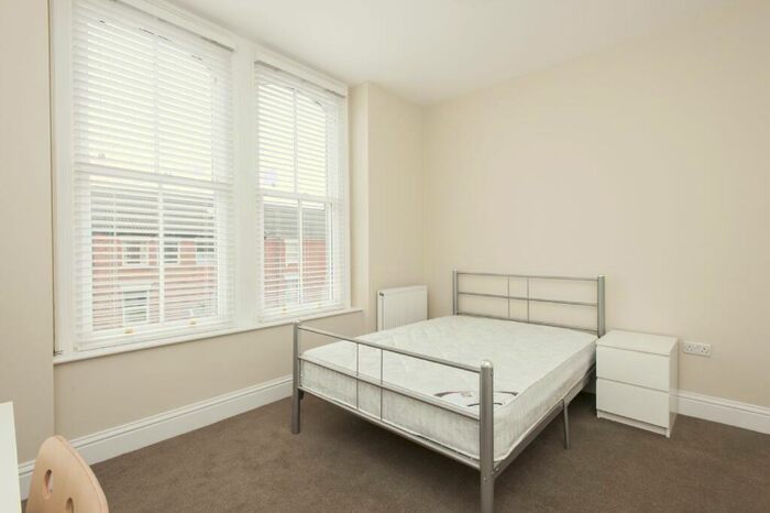 1 Bedroom Apartment To Rent In Waverley Centre, - Portland Road, NG7